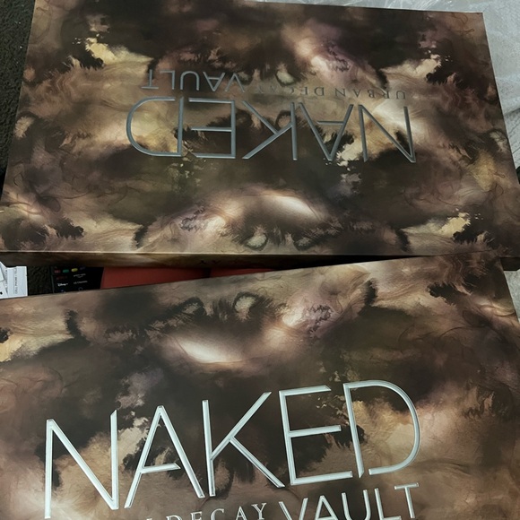 URBAN DECAY NAKED NUMBER ONE EYESHADOW VAULT - Picture 3 of 4